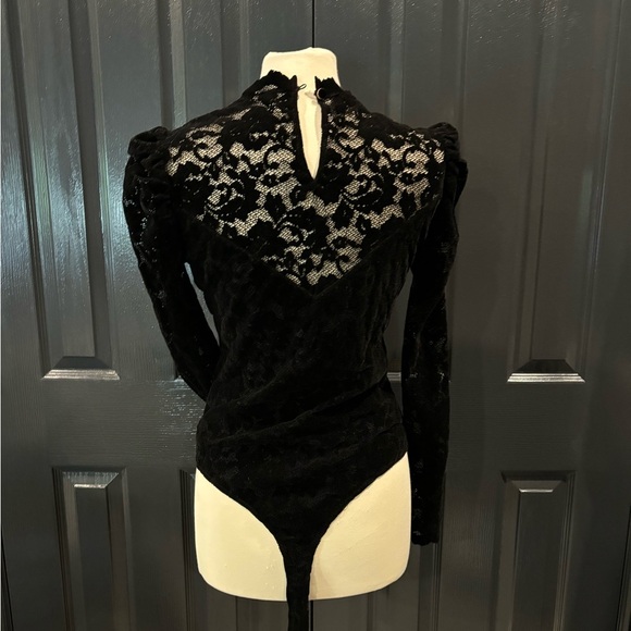 SAYLOR Black Lace puffy sleeve Women's Bodysuit - Picture 4 of 4